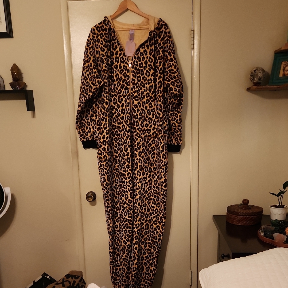 NWT Savage X Fenty 1X Forever Savage Hooded Onesie Leopard